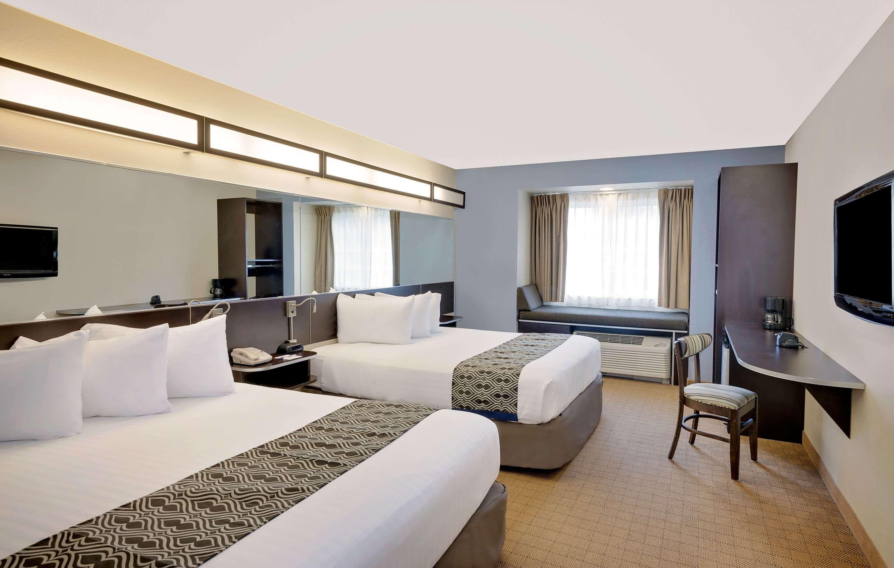 Hotel Microtel And By Wyndham -