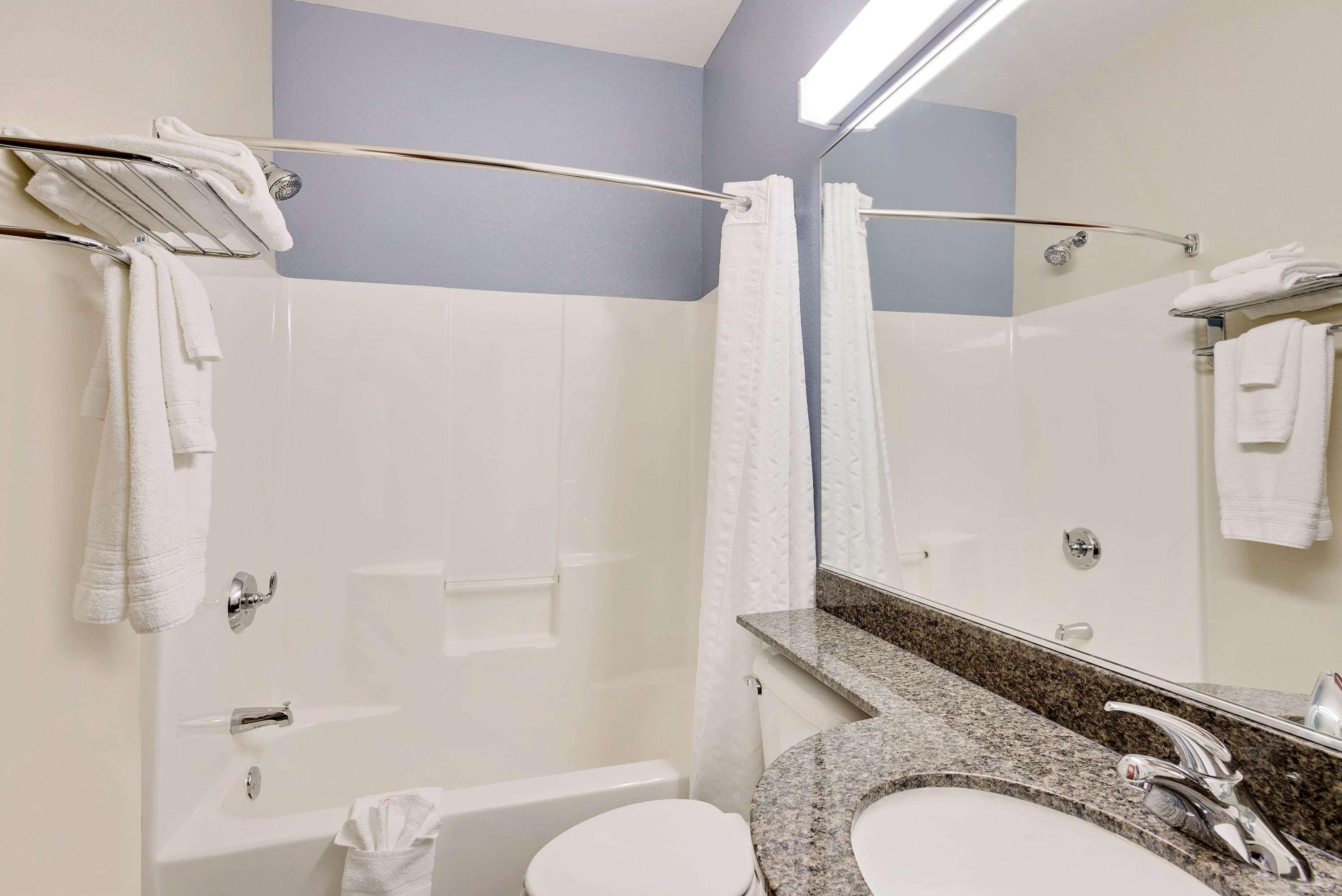Hotel Microtel And By Wyndham -
