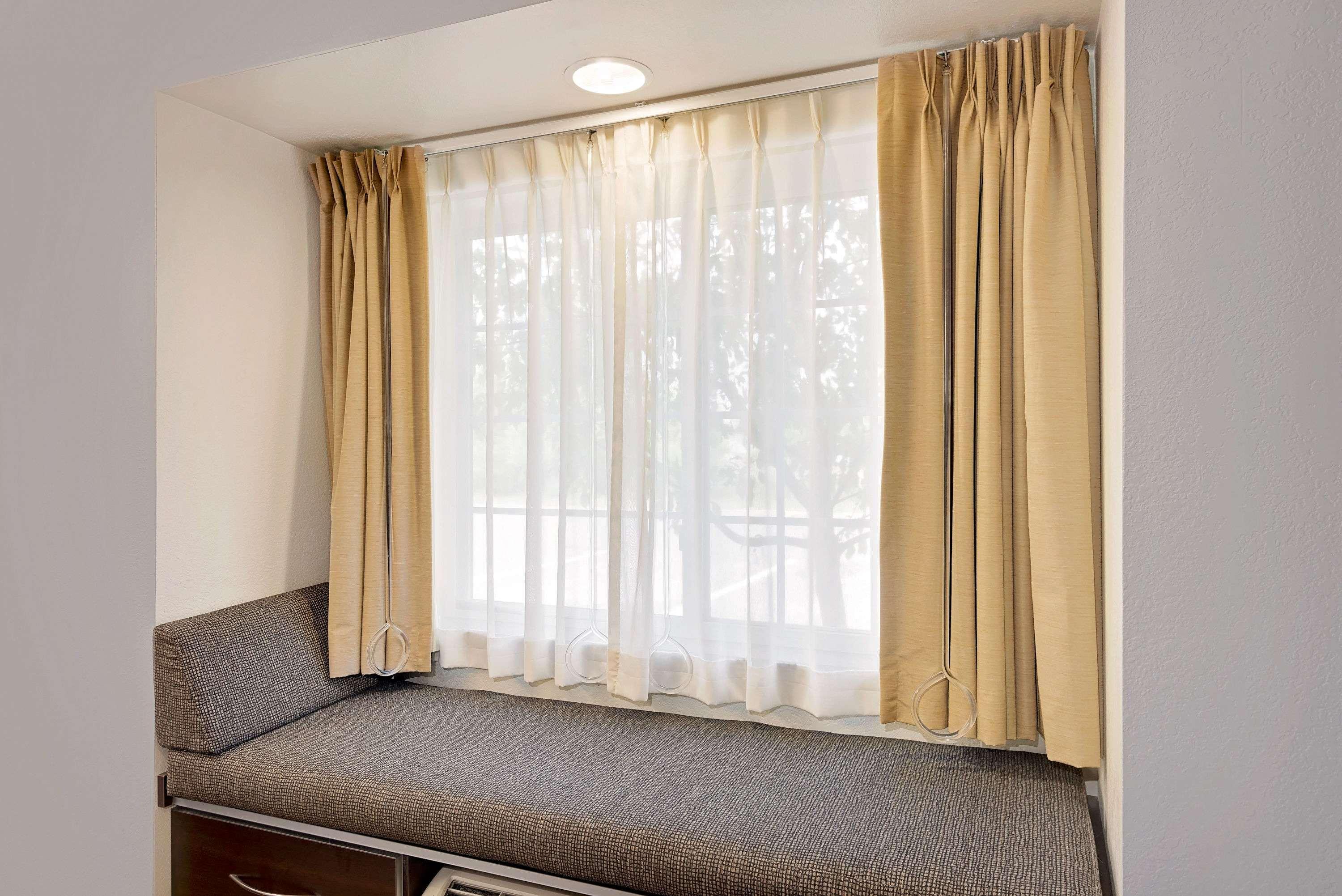 Microtel And By Wyndham - Hotel Geneva