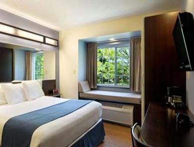 Hotel Microtel And By Wyndham -